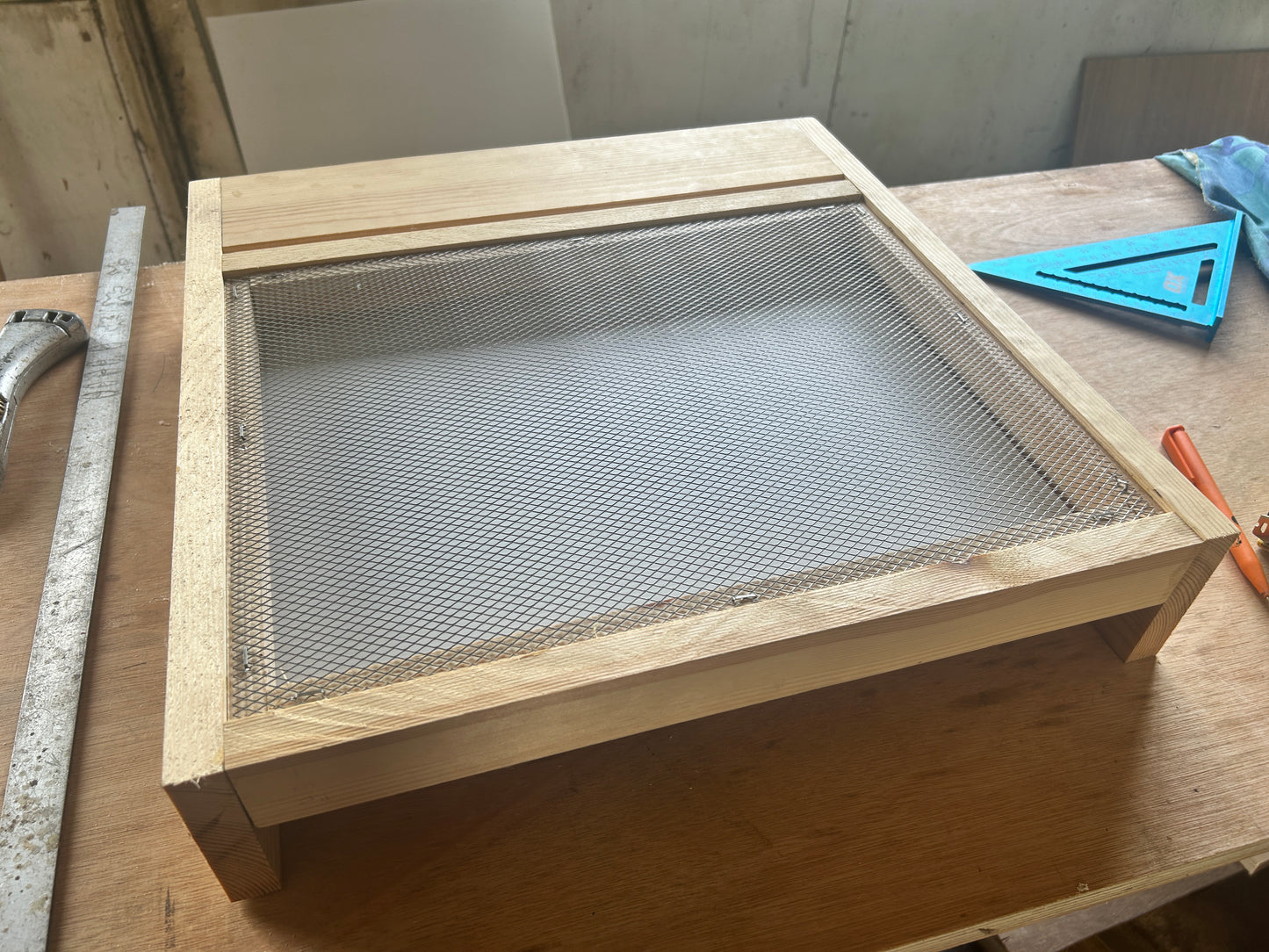 Langstroth Underfloor Entrance  with Varroa Mesh
